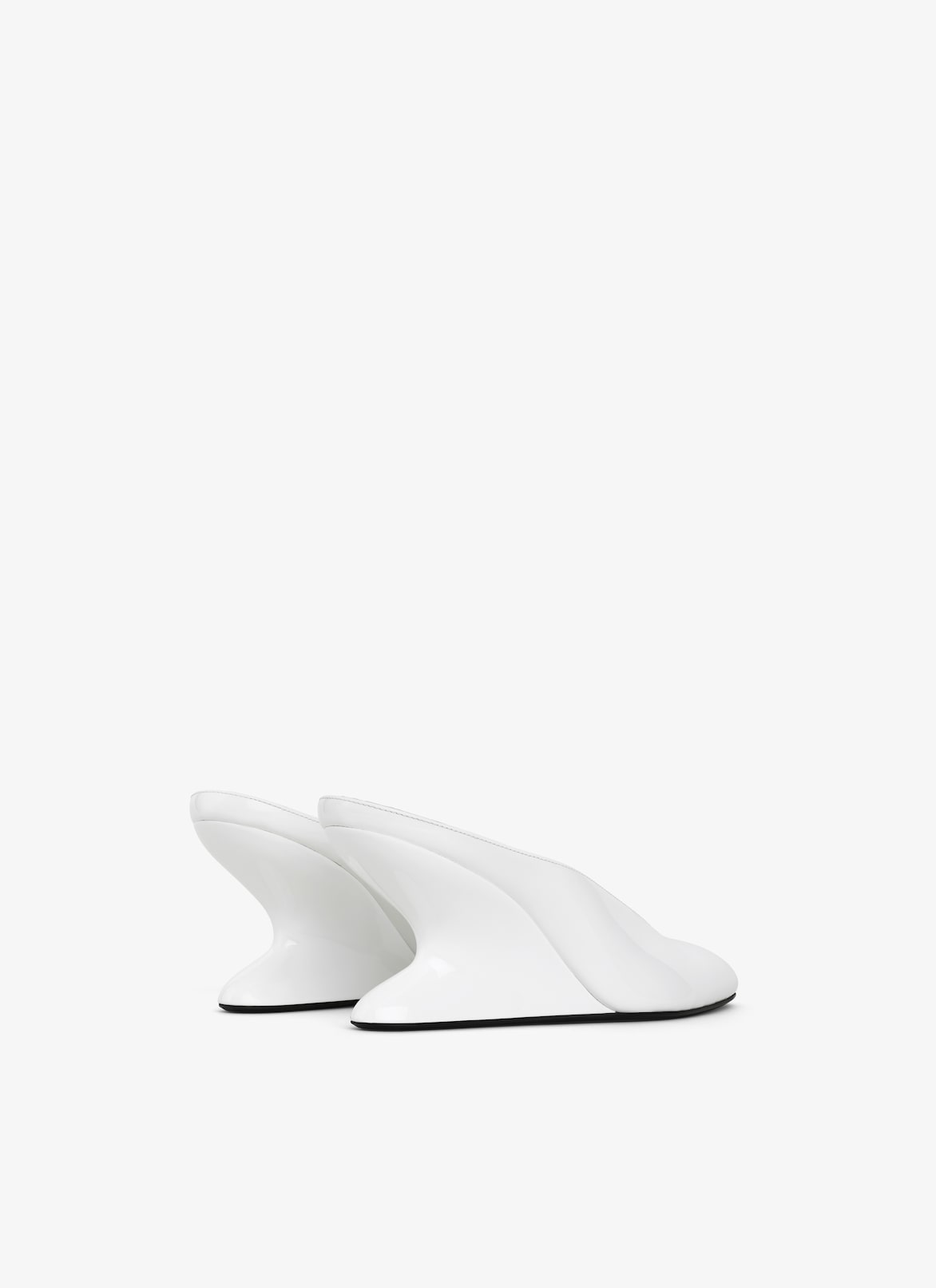 MULES COMPENSéES CURVE EN CUIR VERNI ALAÏA MULES COMPENSÉES CURVE EN CUIR VERNI BLANC